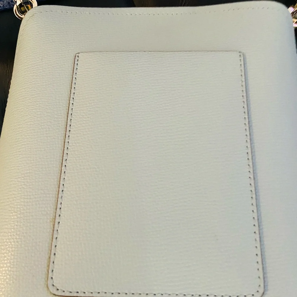Stunning and Classic Kate Spade Purse. - Picture 4 of 7